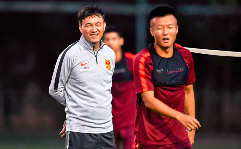 爱游戏官方入口里尔发布备战花絮，今晚临场应变，中超任务艰巨，团队化学反应显著的简单介绍